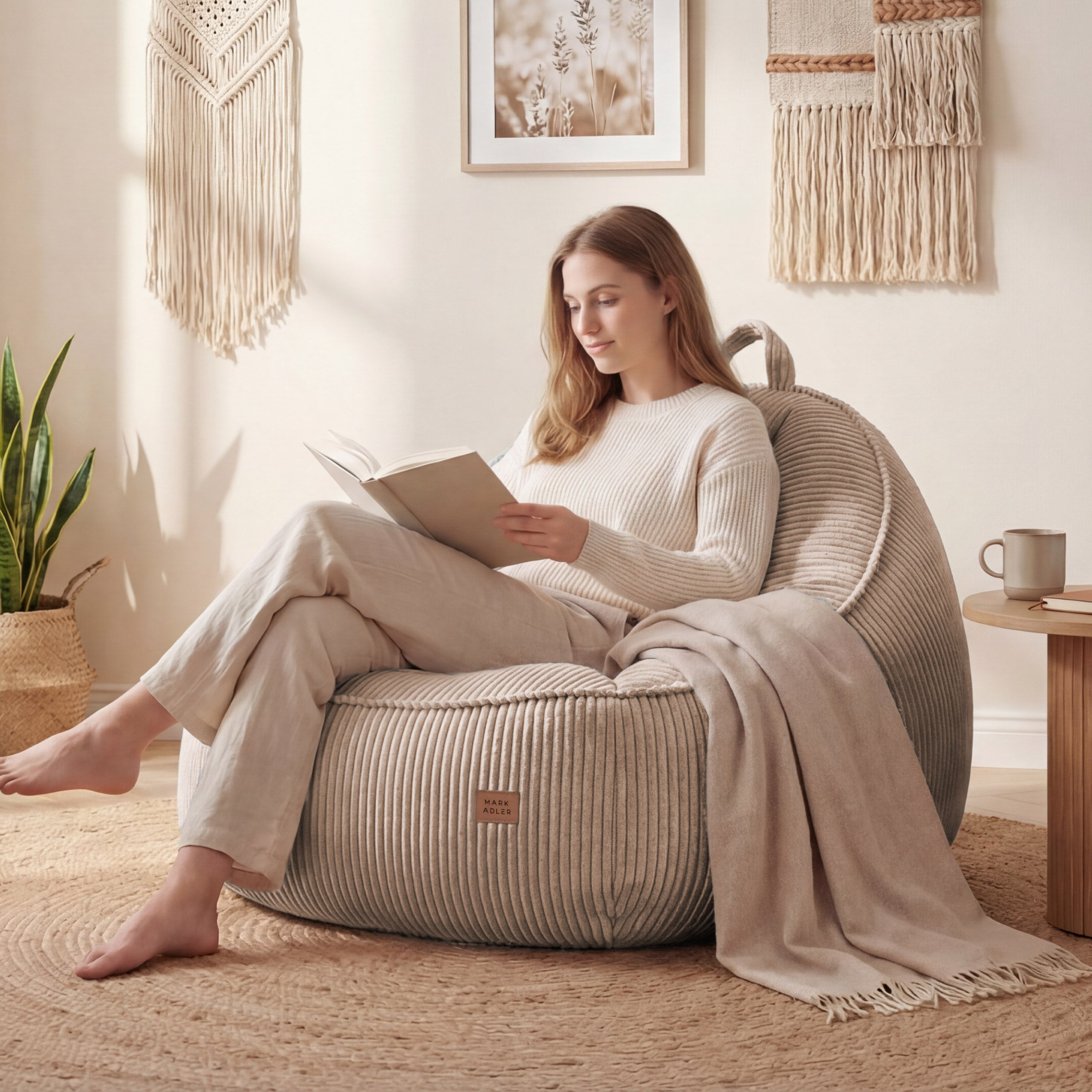 Fotoliu puf din catifea cordura cu spătar Mark Adler Comfy 4.0 Taupe