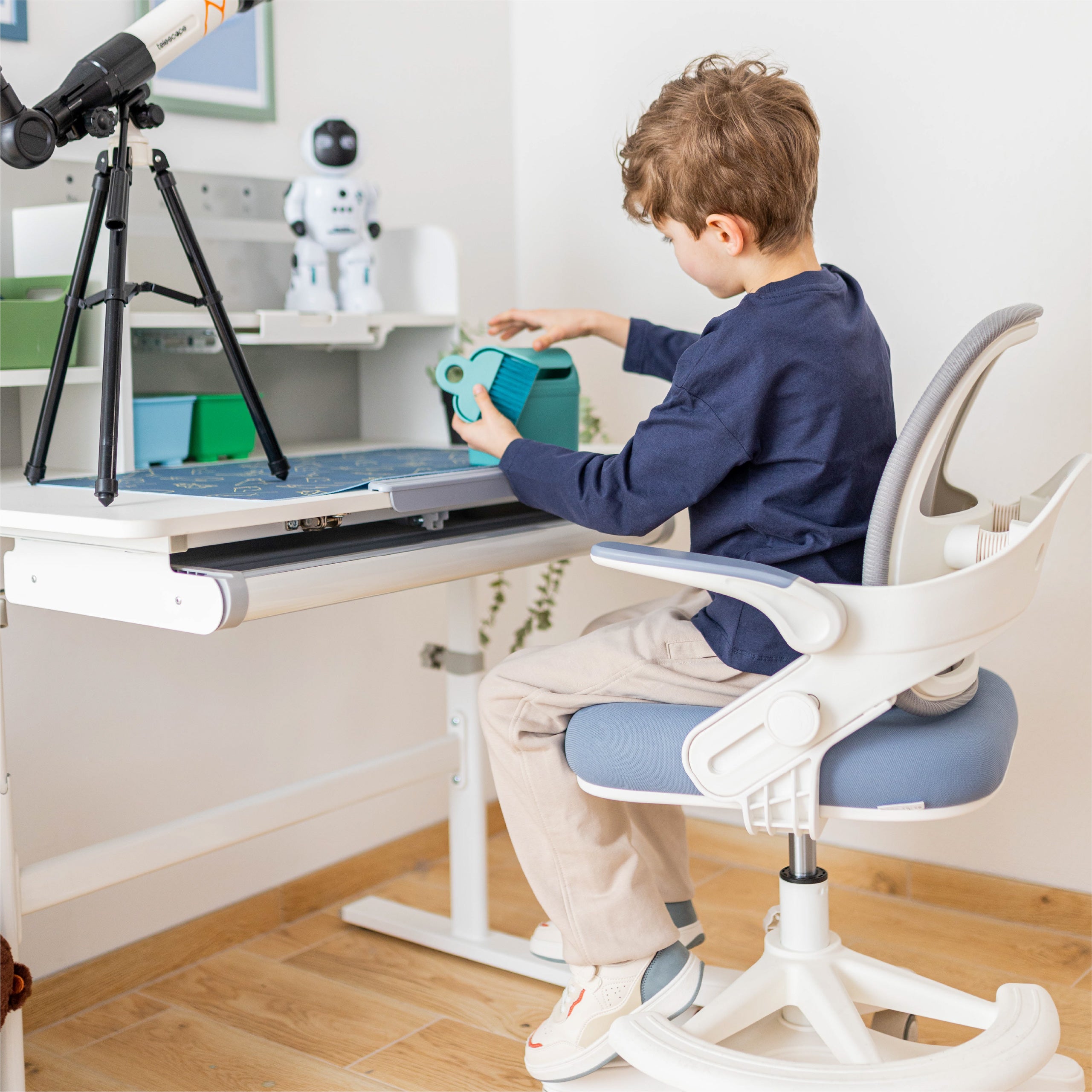 Birou ergonomic pentru copii Mark Adler Study 5.0 Grey 90 cm
