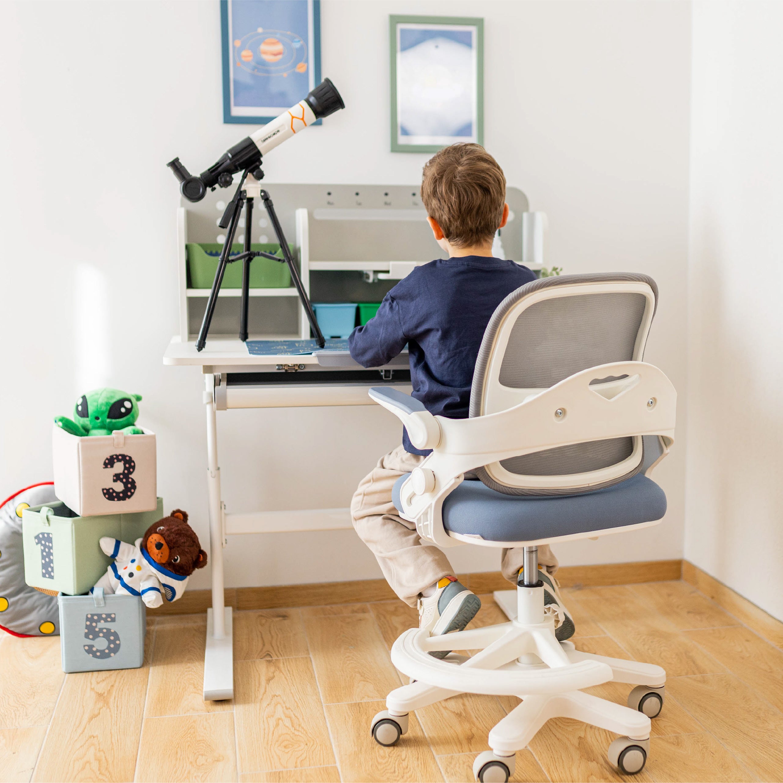Birou ergonomic pentru copii Mark Adler Study 5.0 Grey 90 cm