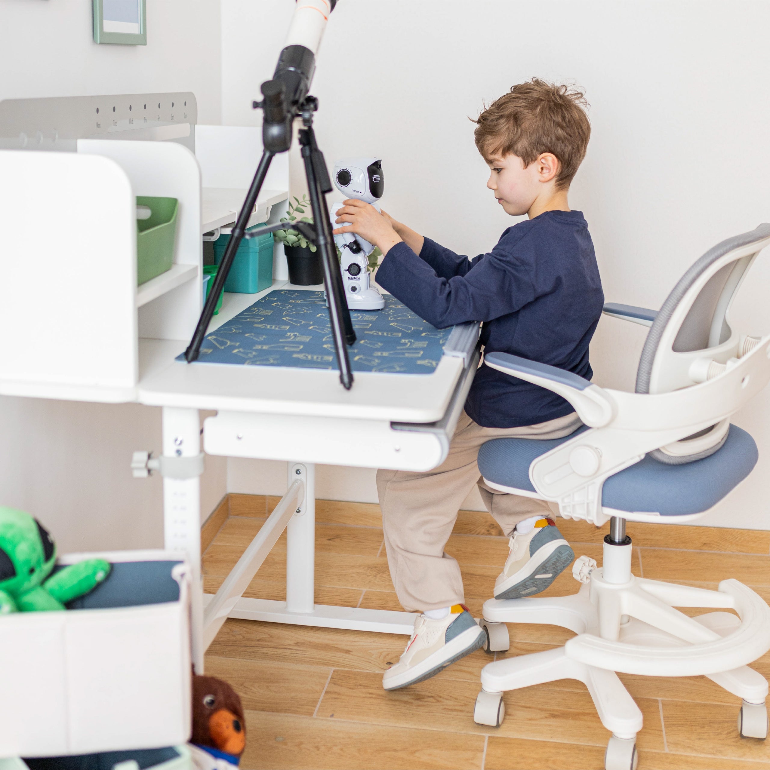 Birou ergonomic pentru copii Mark Adler Study 5.0 Grey 90 cm