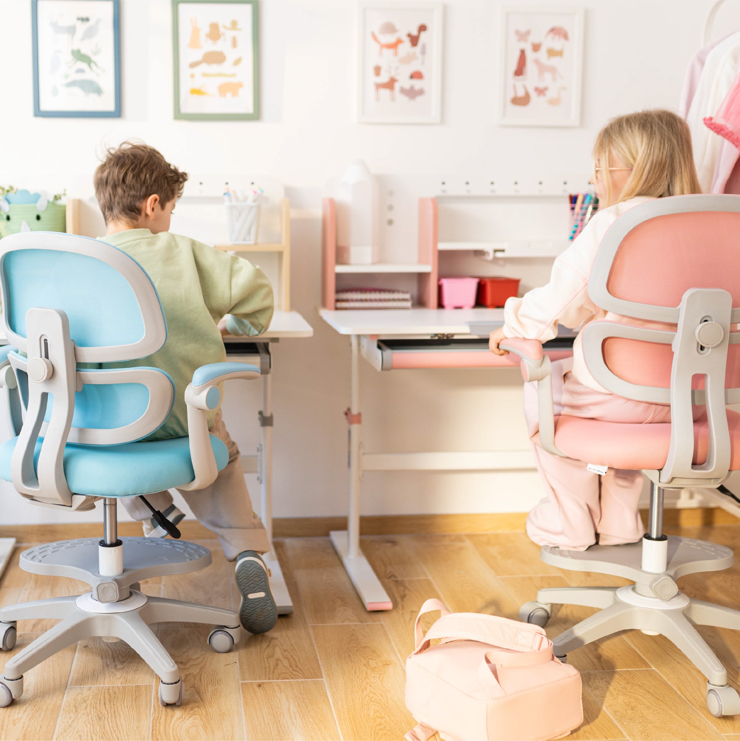 Scaun ergonomic pentru copii Mark Adler Junior 4.4 Pink