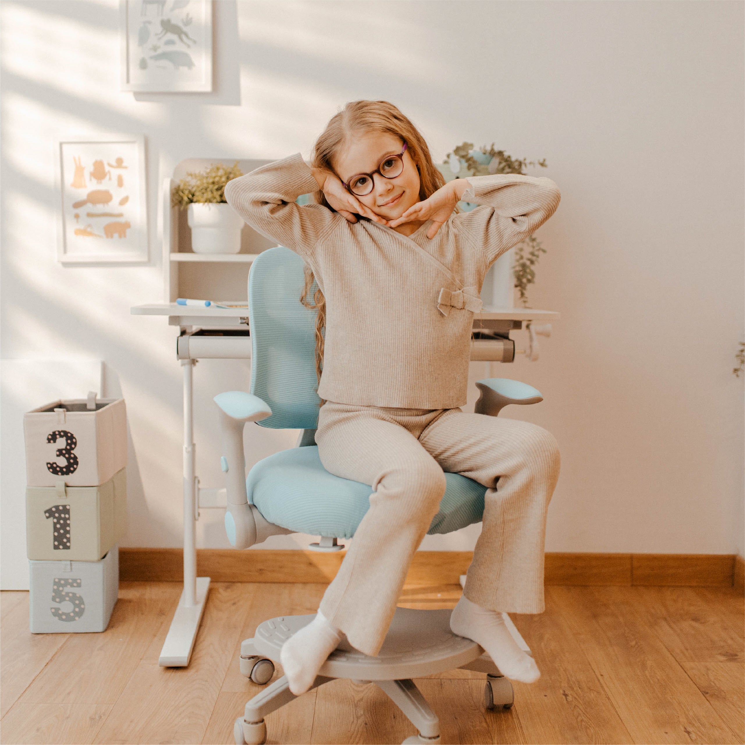 Scaun ergonomic pentru copii Mark Adler Junior 4.6 Blue