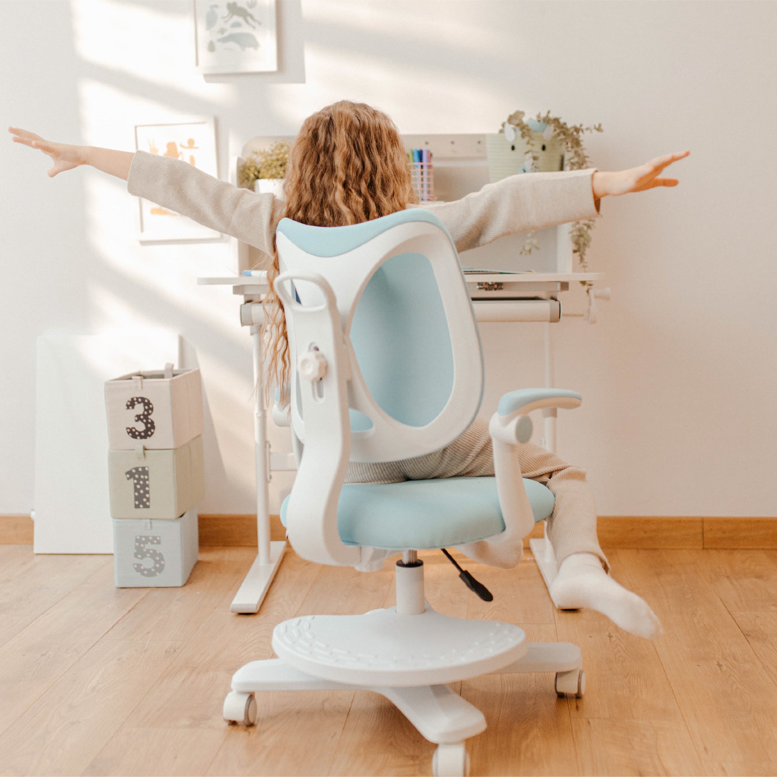 Scaun ergonomic pentru copii Mark Adler Junior 4.6 Blue