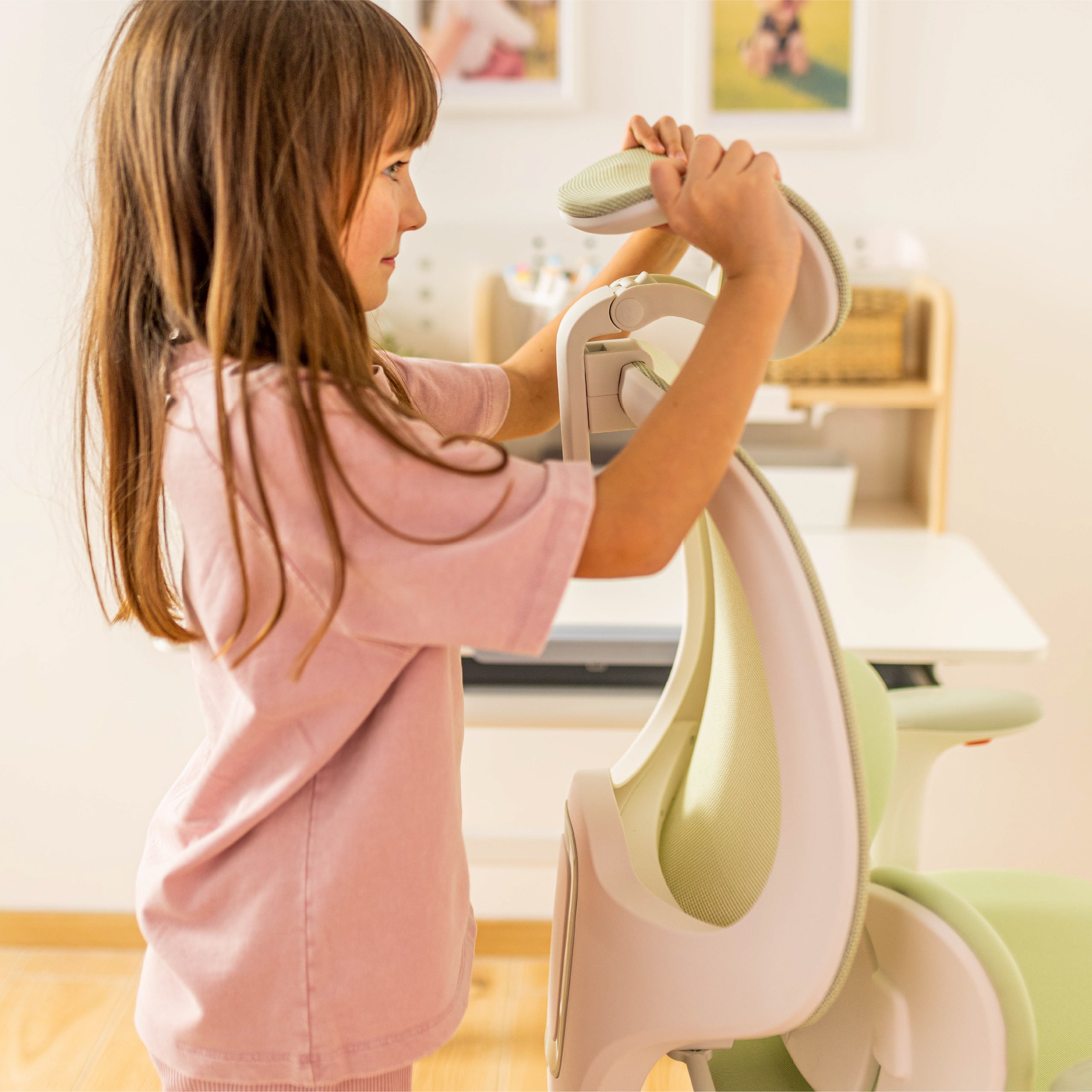 Scaun ergonomic pentru copii Mark Adler Junior 6.3 Green